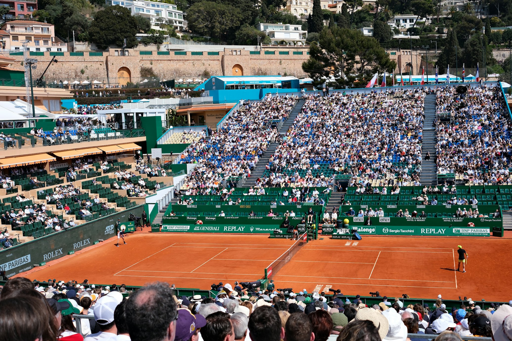 photo-1744366807043-f2b188143ed3