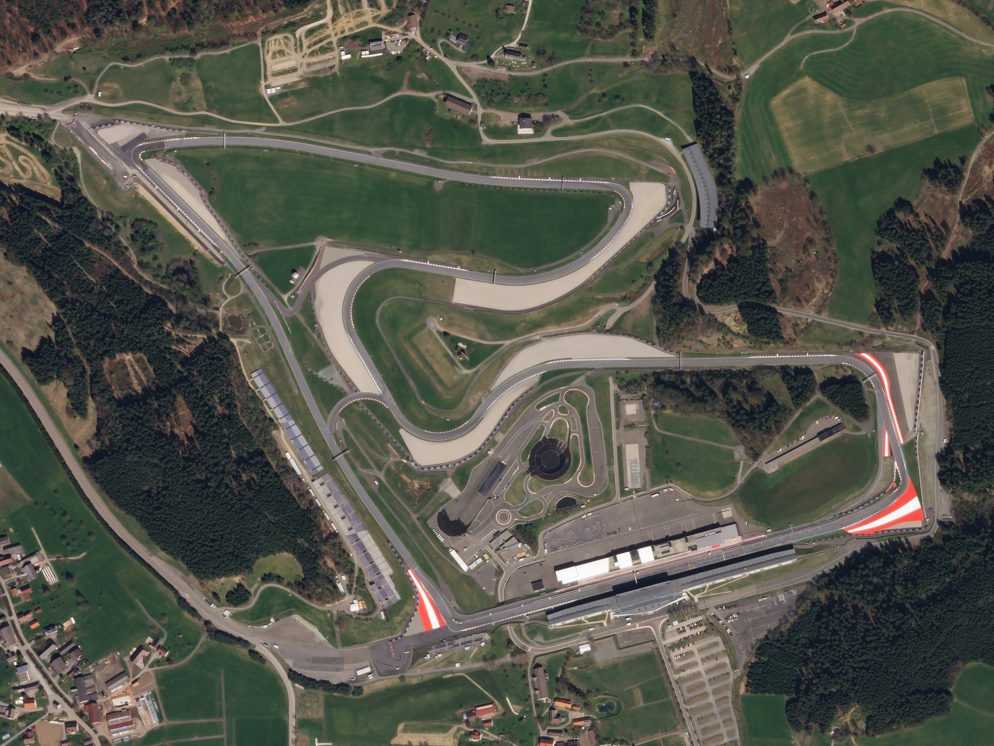 Vue satellite du Red Bull Ring dans les collines de Styrie