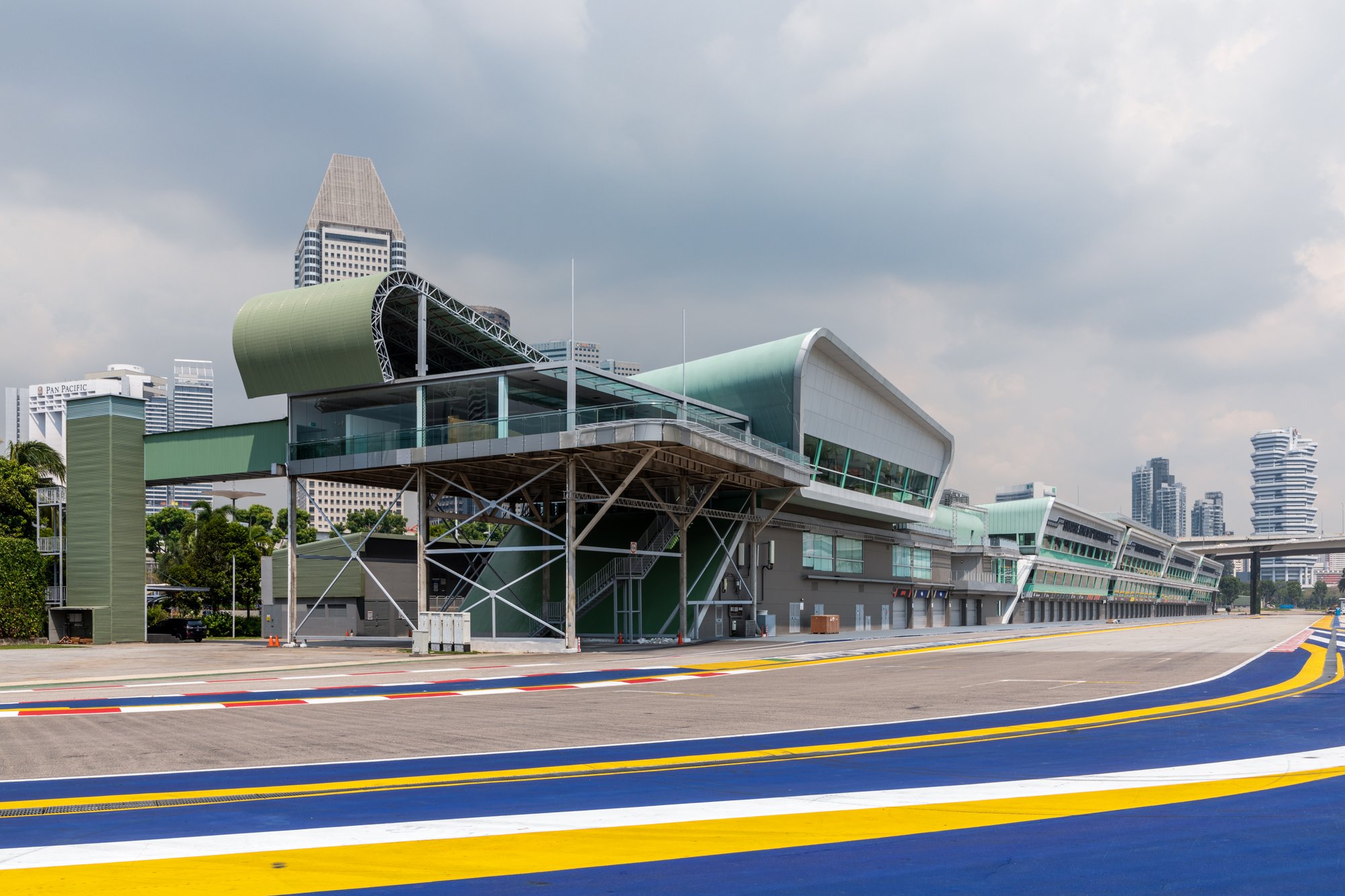 Le F1 Pit Building du circuit urbain de Marina Bay, à Singapour