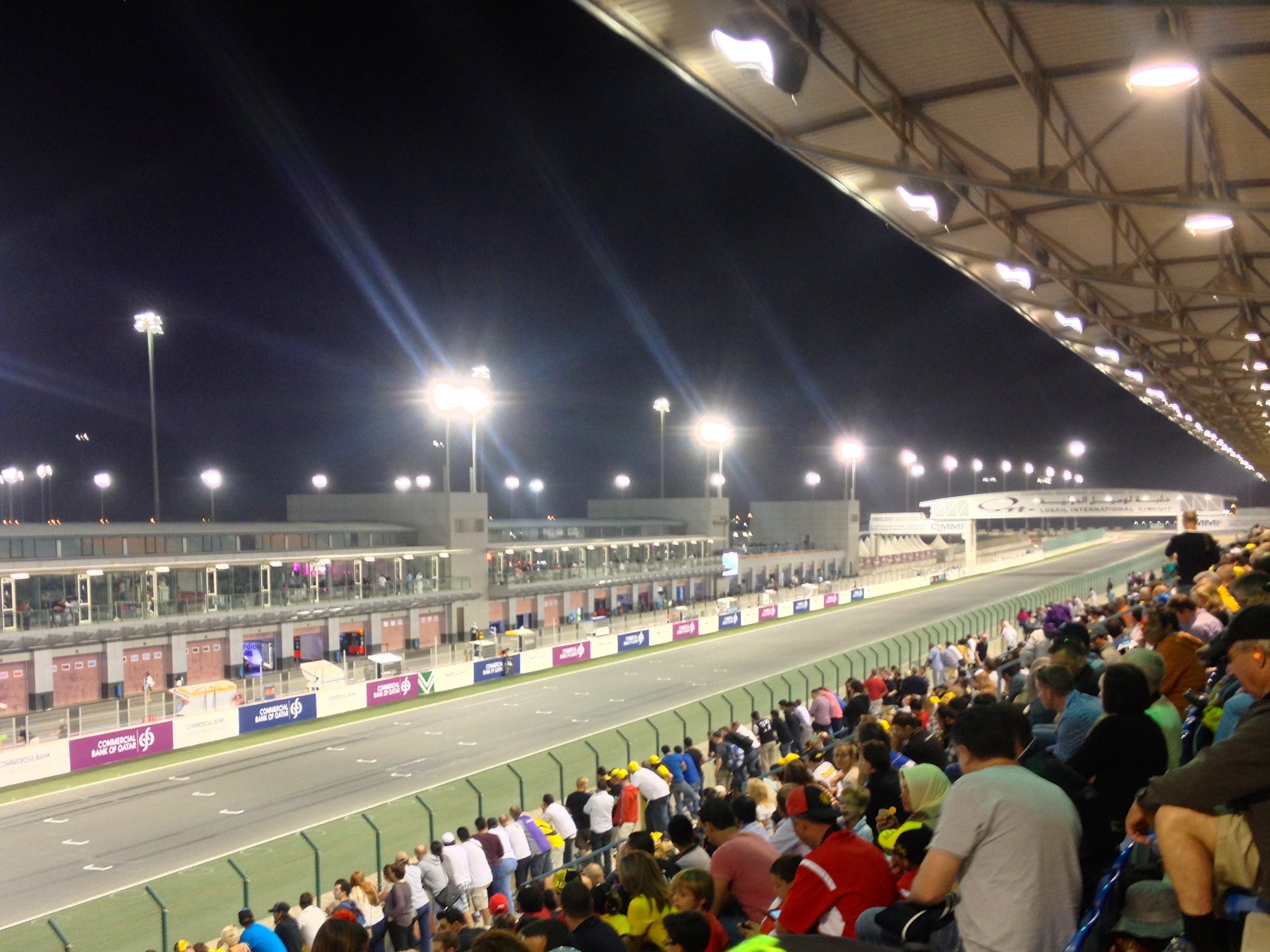 La tribune principale du circuit international de Losail