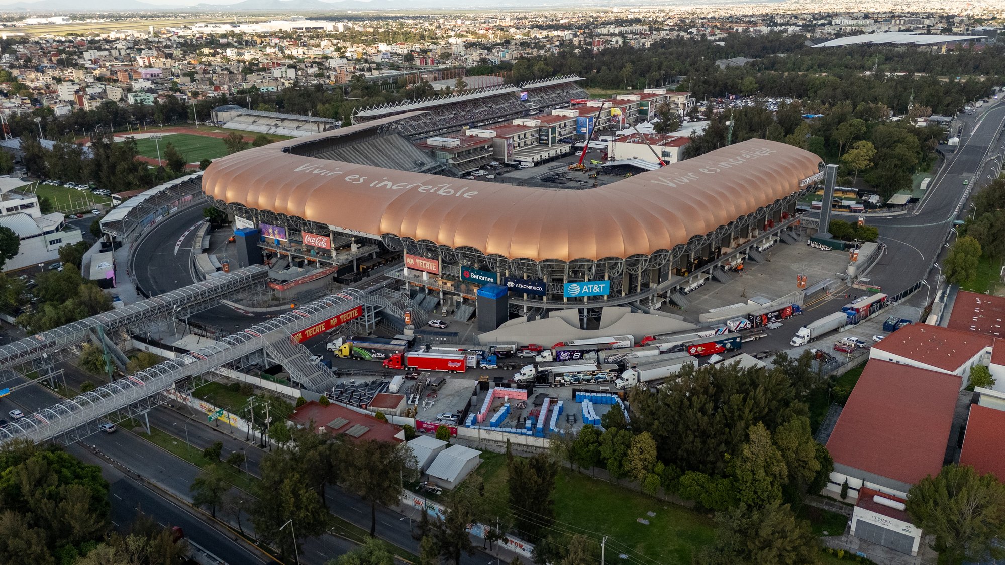 Vue aérienne de l'Autódromo Hermanos Rodríguez avec le Foro Sol