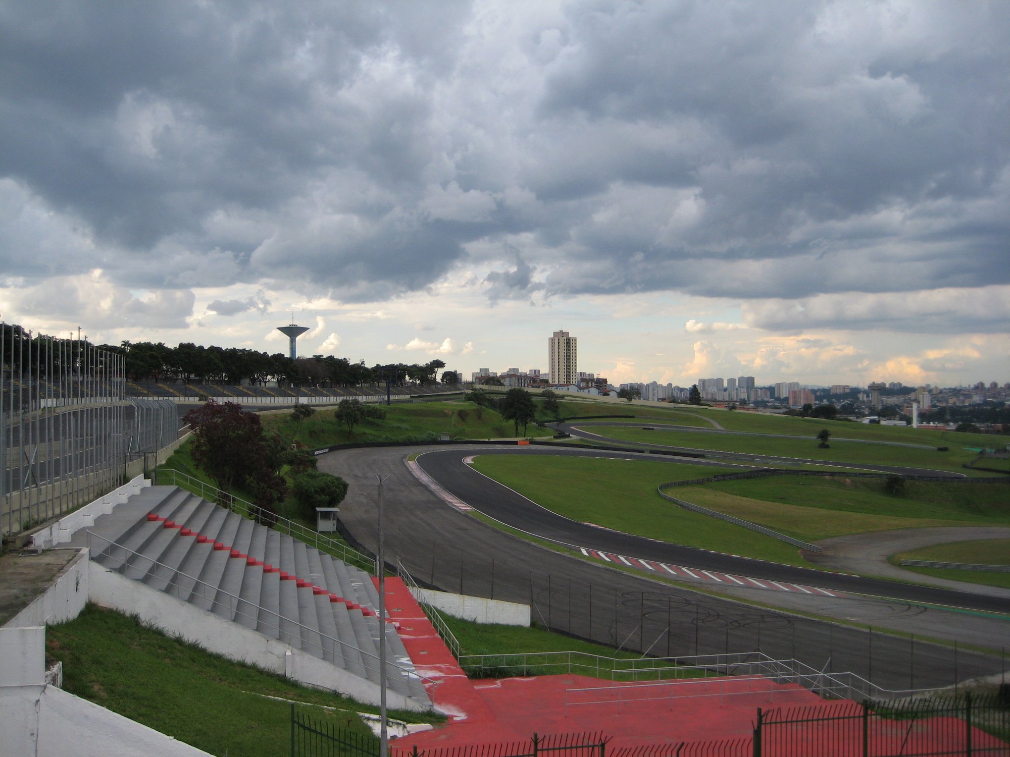 Le virage Pinheirinho du circuit d'Interlagos