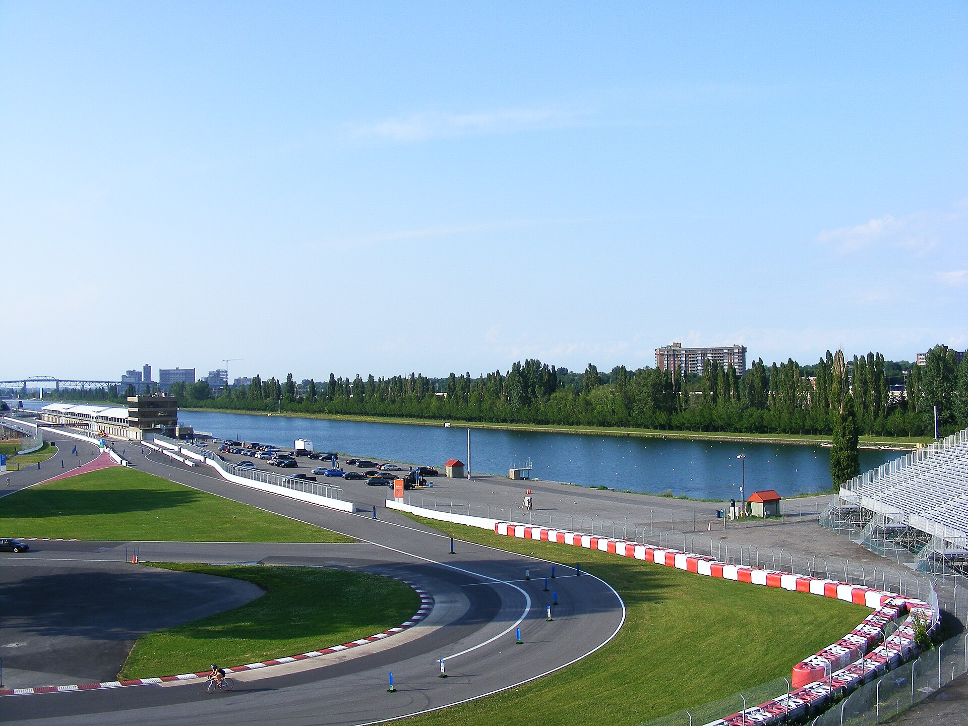 Circuit Gilles-Villeneuve sur l'île Notre-Dame, le long du bassin olympique, à Montréal