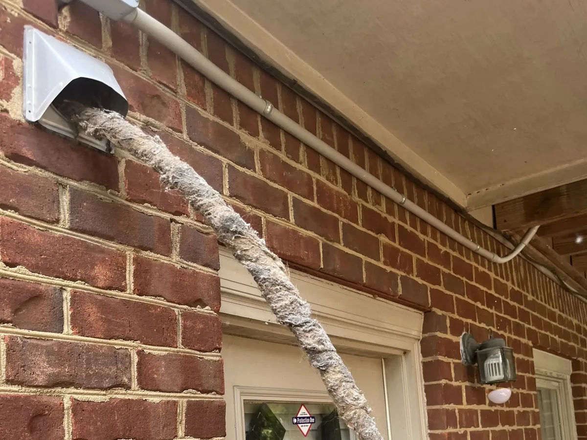 Professionals of Jobtown Cleaning Co. cleaning vent