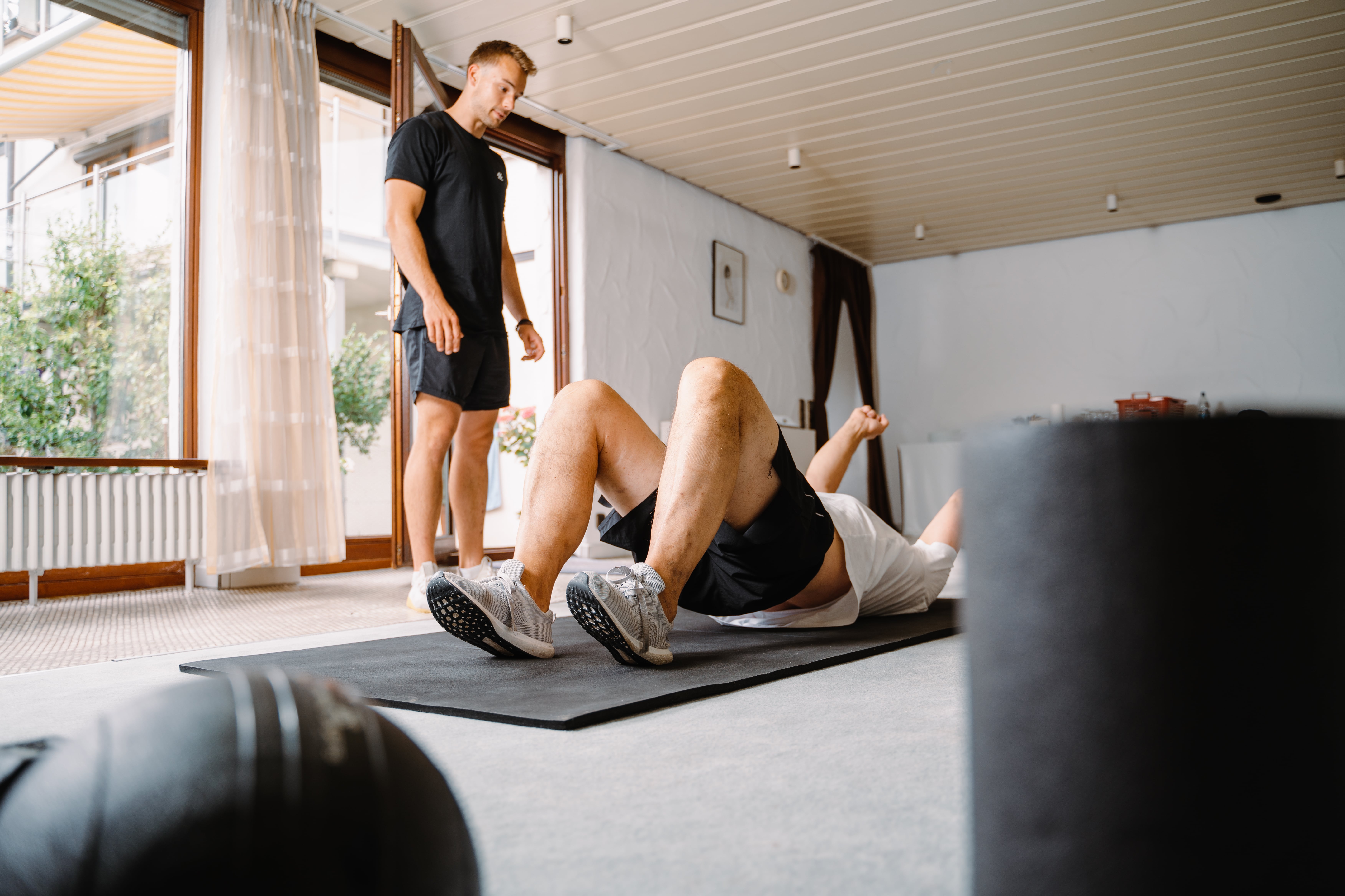 Erfahre, wie du mit effektivem Personal Training, smarter Ernährung und mentaler Balance deinen stressigen Alltag meisterst. Jetzt starten mit Benedikt Schutz in Waiblingen!