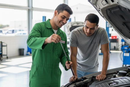Troca de óleo: quando fazer, como escolher e como economizar na manutenção do carro