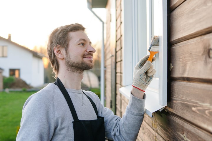 Maintaining exterior paint in Falls Church home