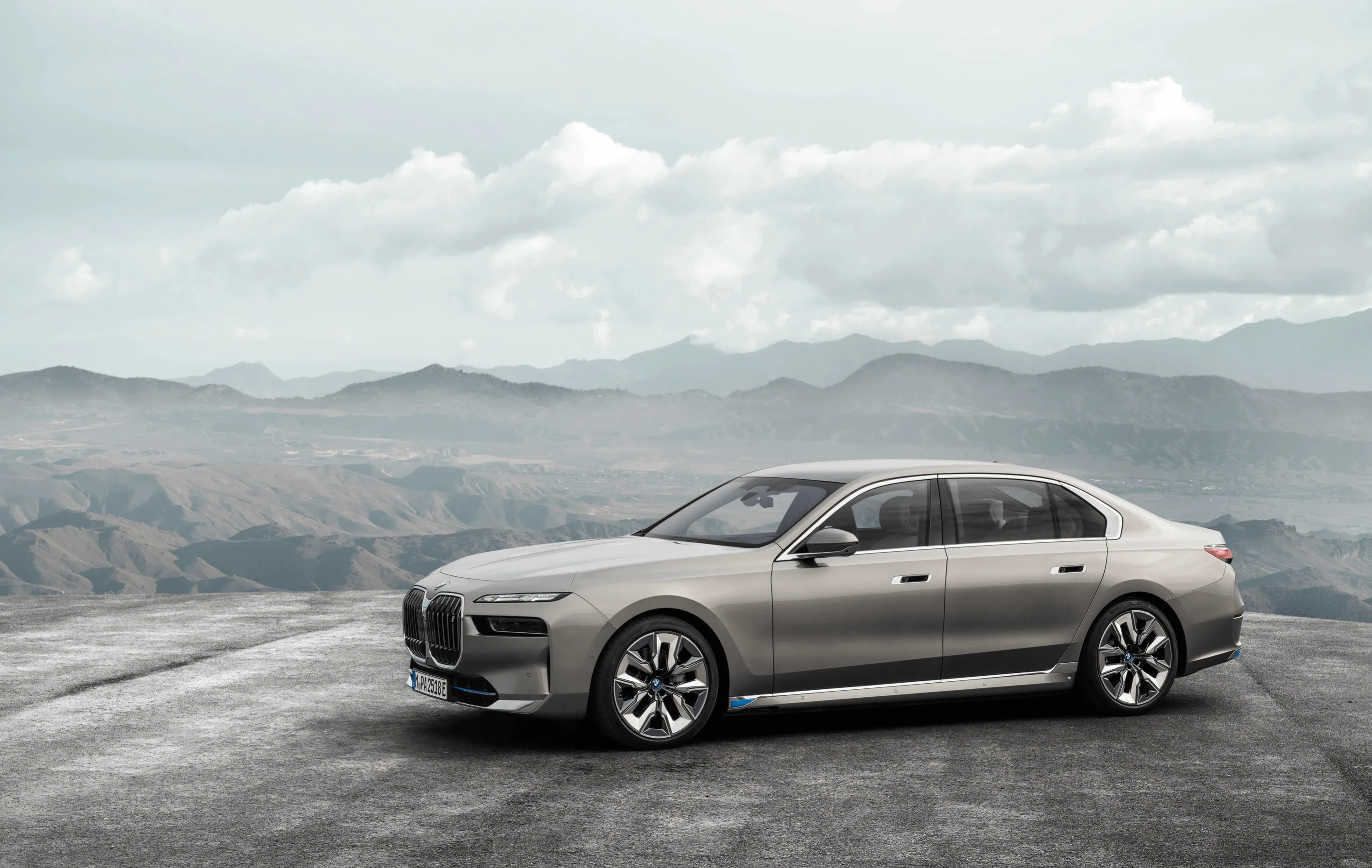 BMW reveals all new 7 Series for 2022