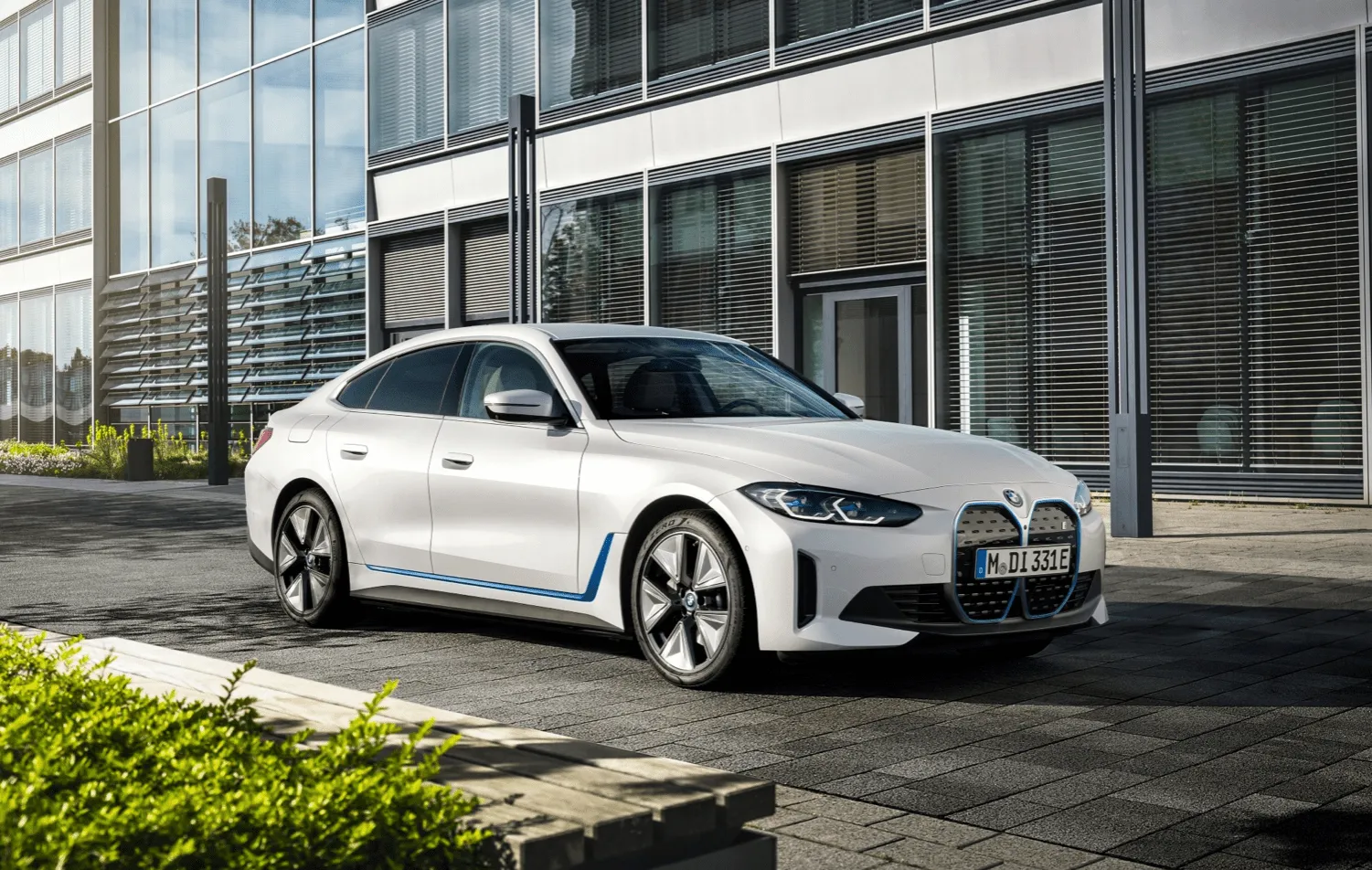 BMW announces new i4 electric saloon