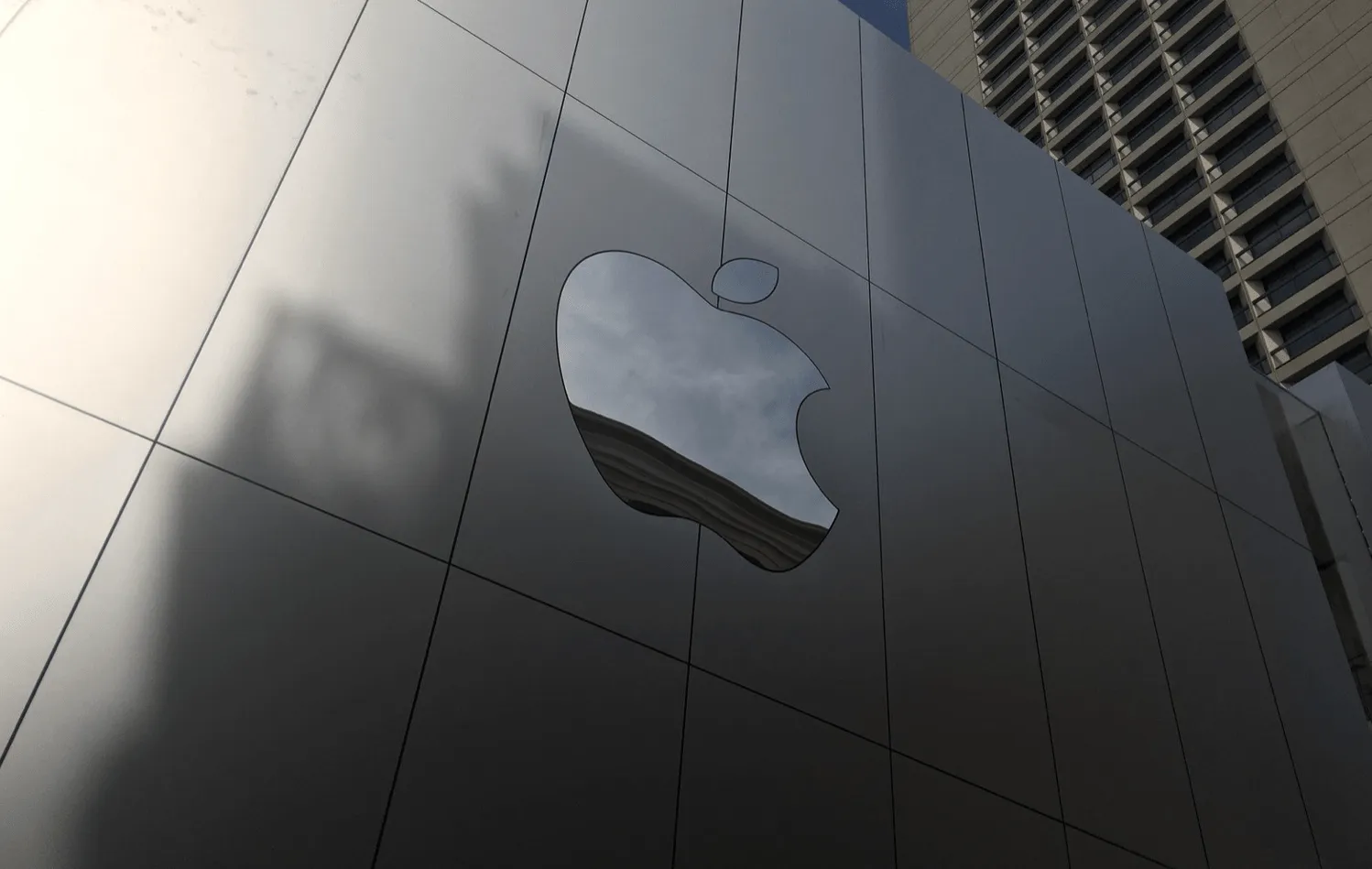 All Apple Stores in France closed again due to third lockdown