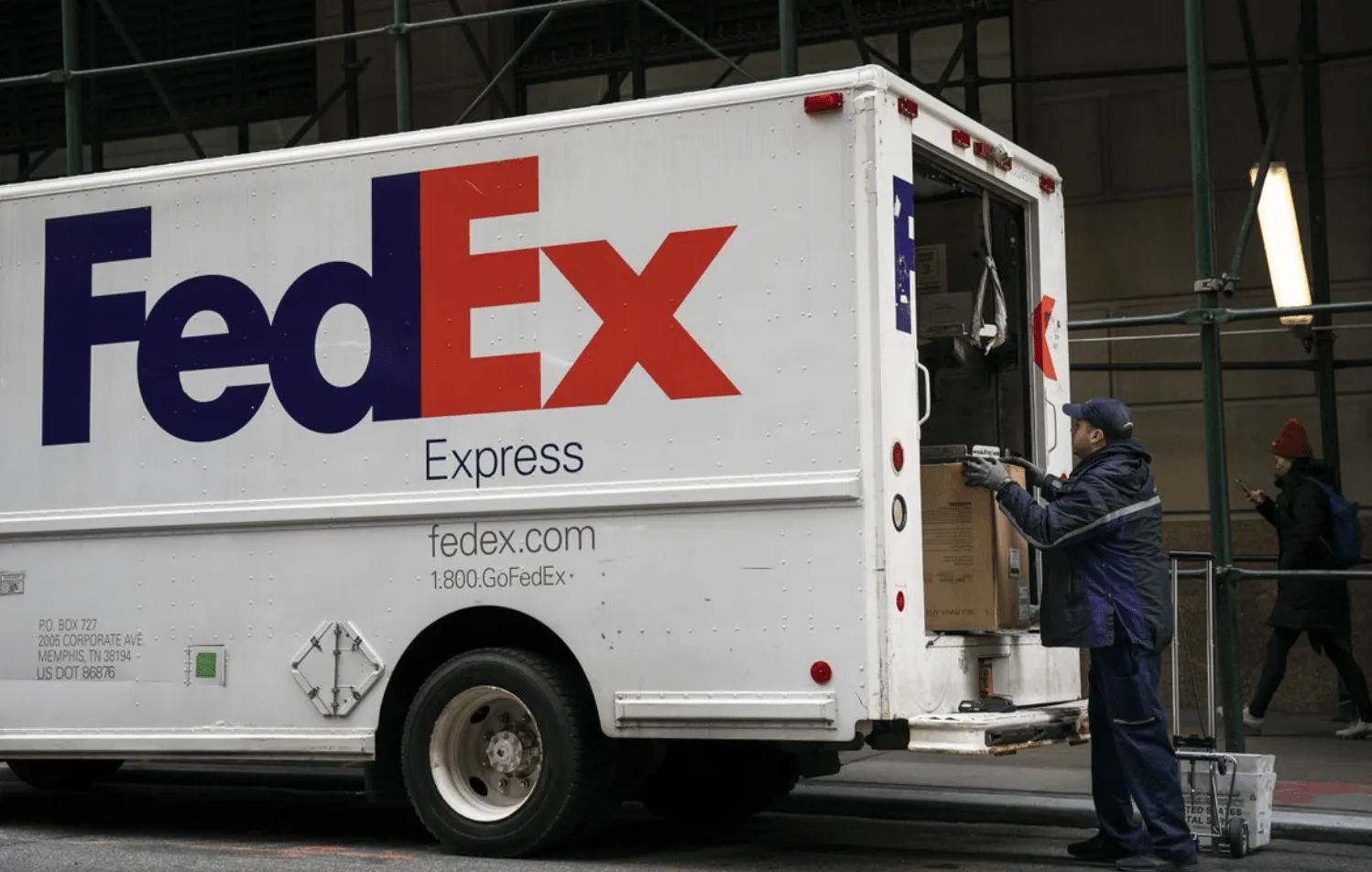 FedEx is planning for a fully electric fleet by 2040