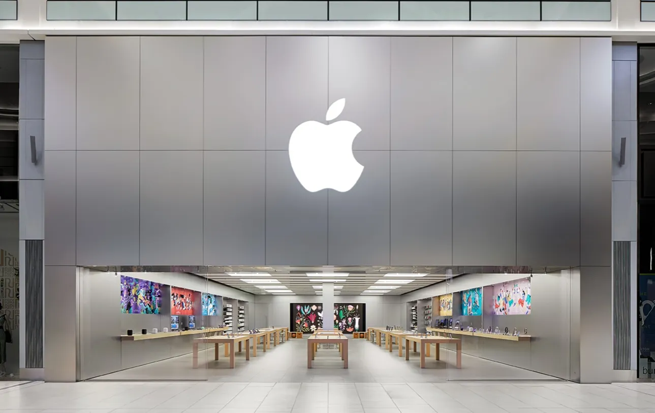As third lockdown in England comes into effect, Apple closes all stores in the UK
