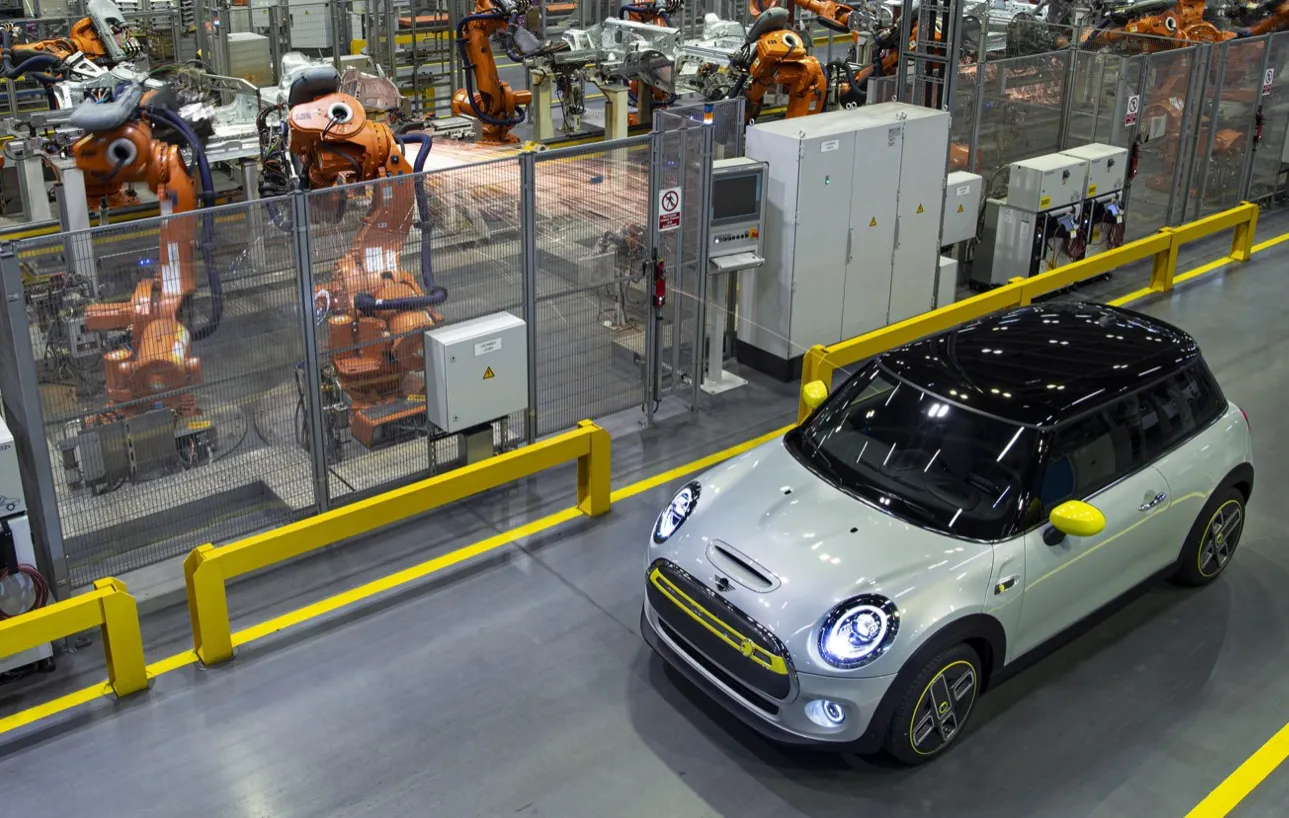 BMW to cut 400 jobs at Mini factory in Oxford