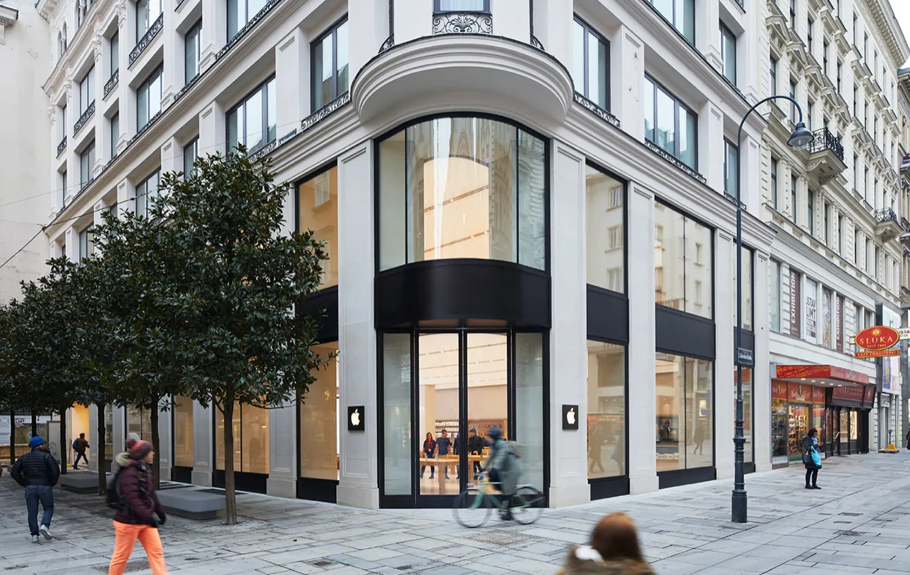 Apple now has over 300 retail stores open