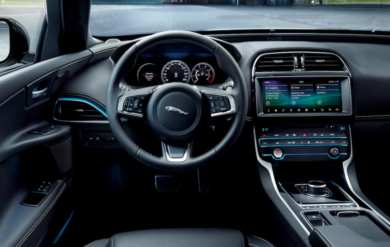 Jaguar and Land Rover will be offering CarPlay in 2019