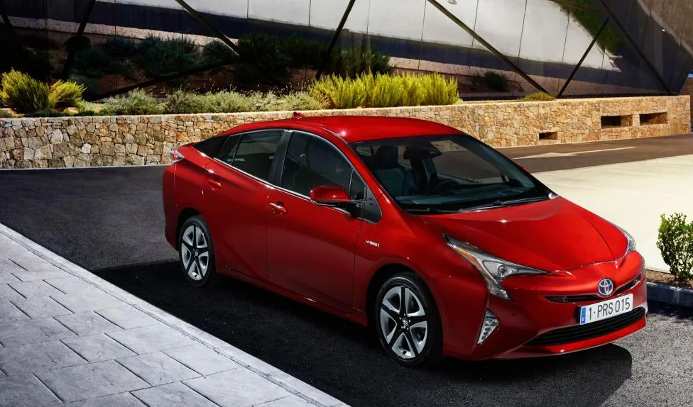2016 Toyota Prius now on sale, starts at £23,295