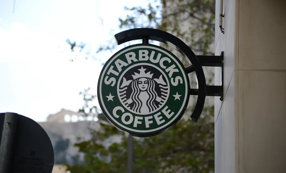 Starbucks will add Apple Pay support by early next year