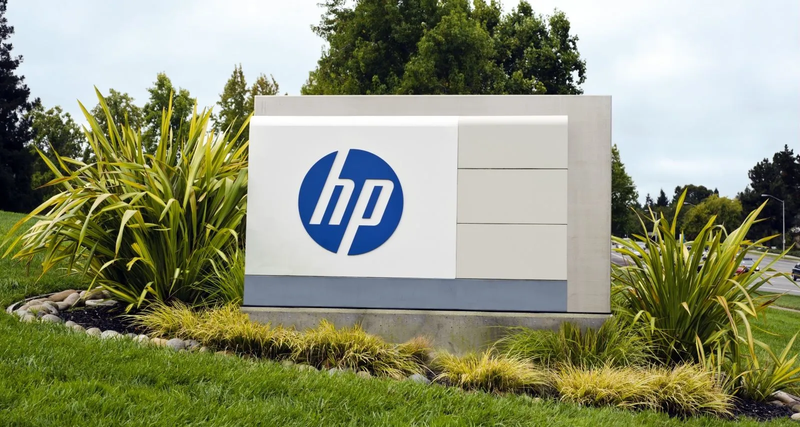 HP is cutting 30,000 more jobs