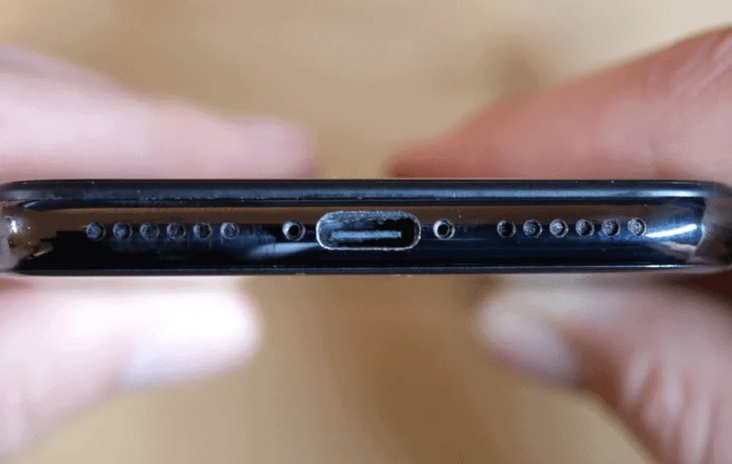 Custom iPhone X with USB-C port sells for $86k on eBay