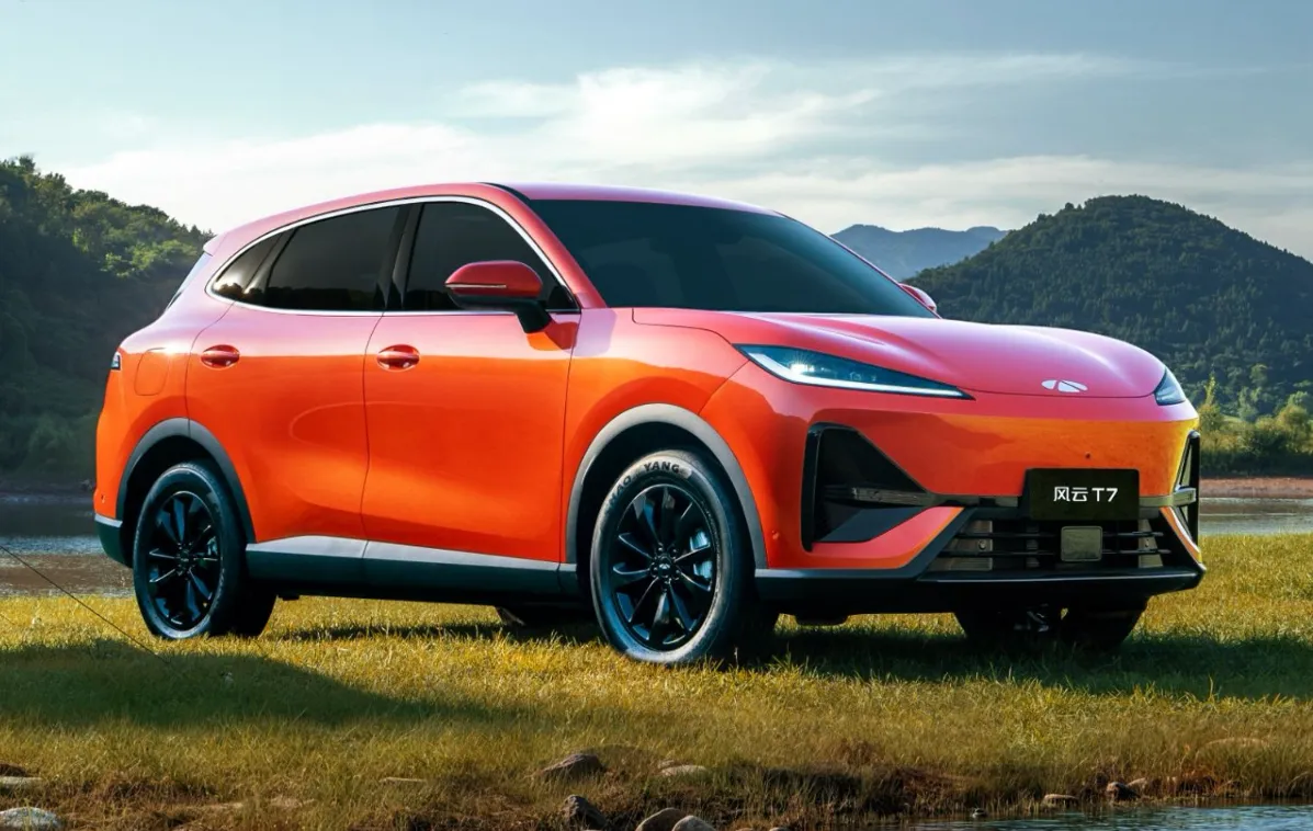 Lepas L6 / Chery Fulwin T7 in orange with black wheels