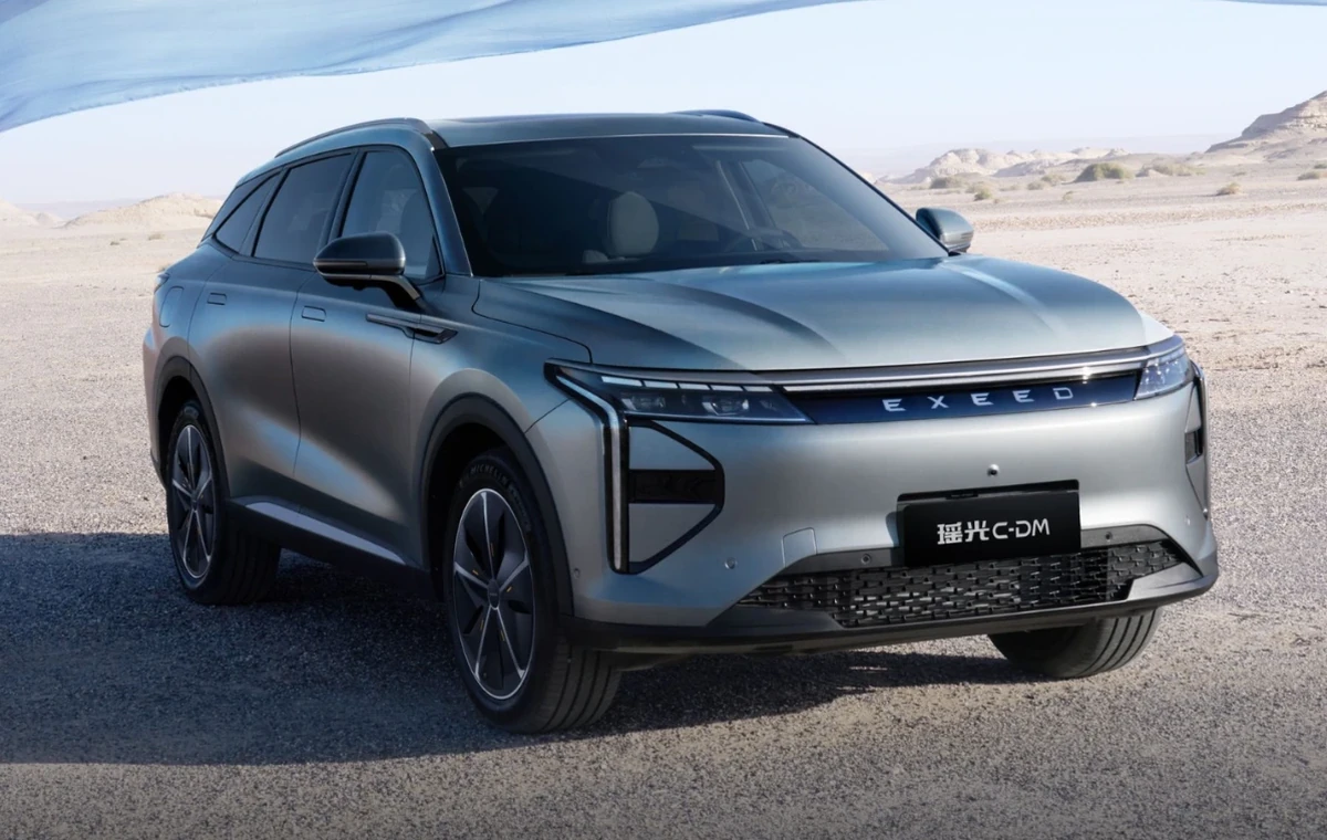 Exeed Yaoguang or new Omoda 9 for 2026