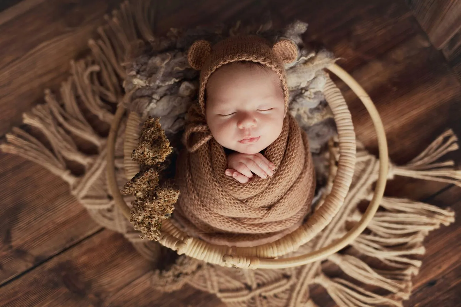 Baby set for photoshoot in a basket