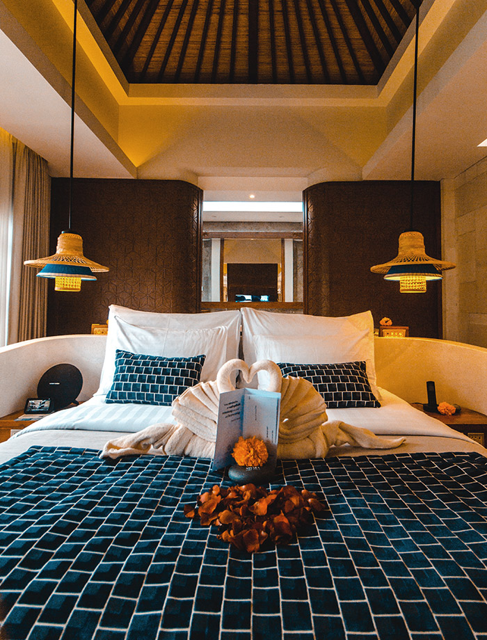 bedroom with night lamps