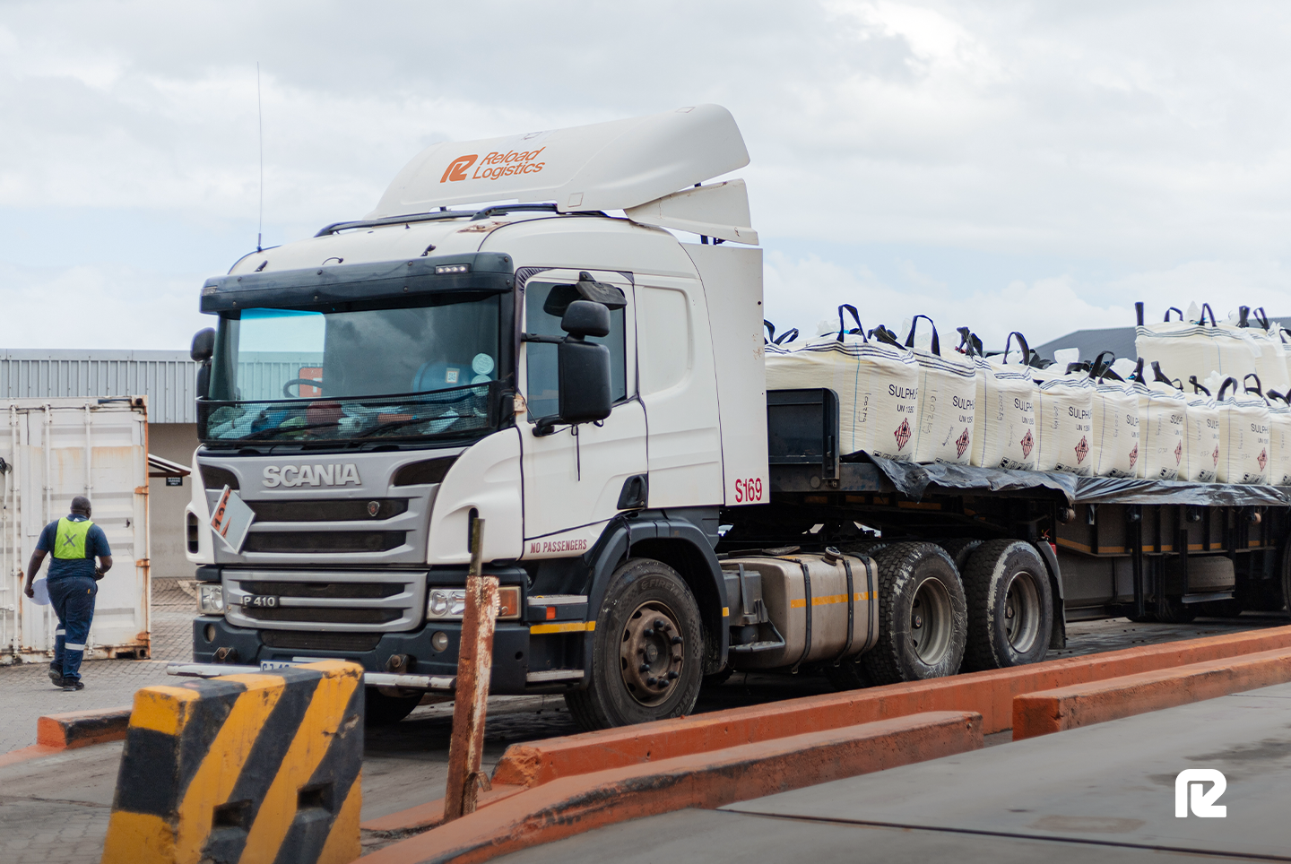 Cross-Border Trucking: How to Reduce Axle Load and Weighbridge Risks