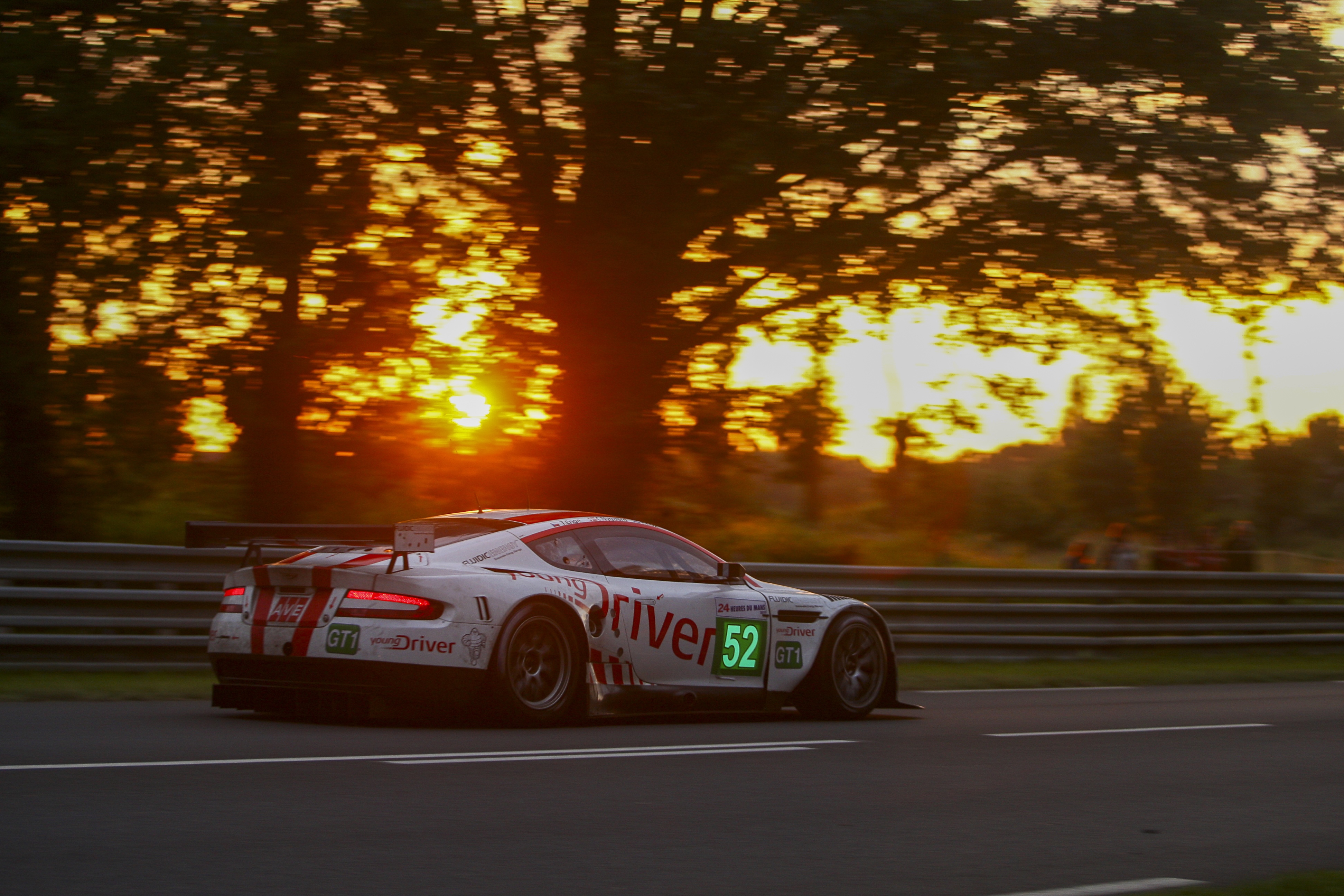 Aston Martin DBR9