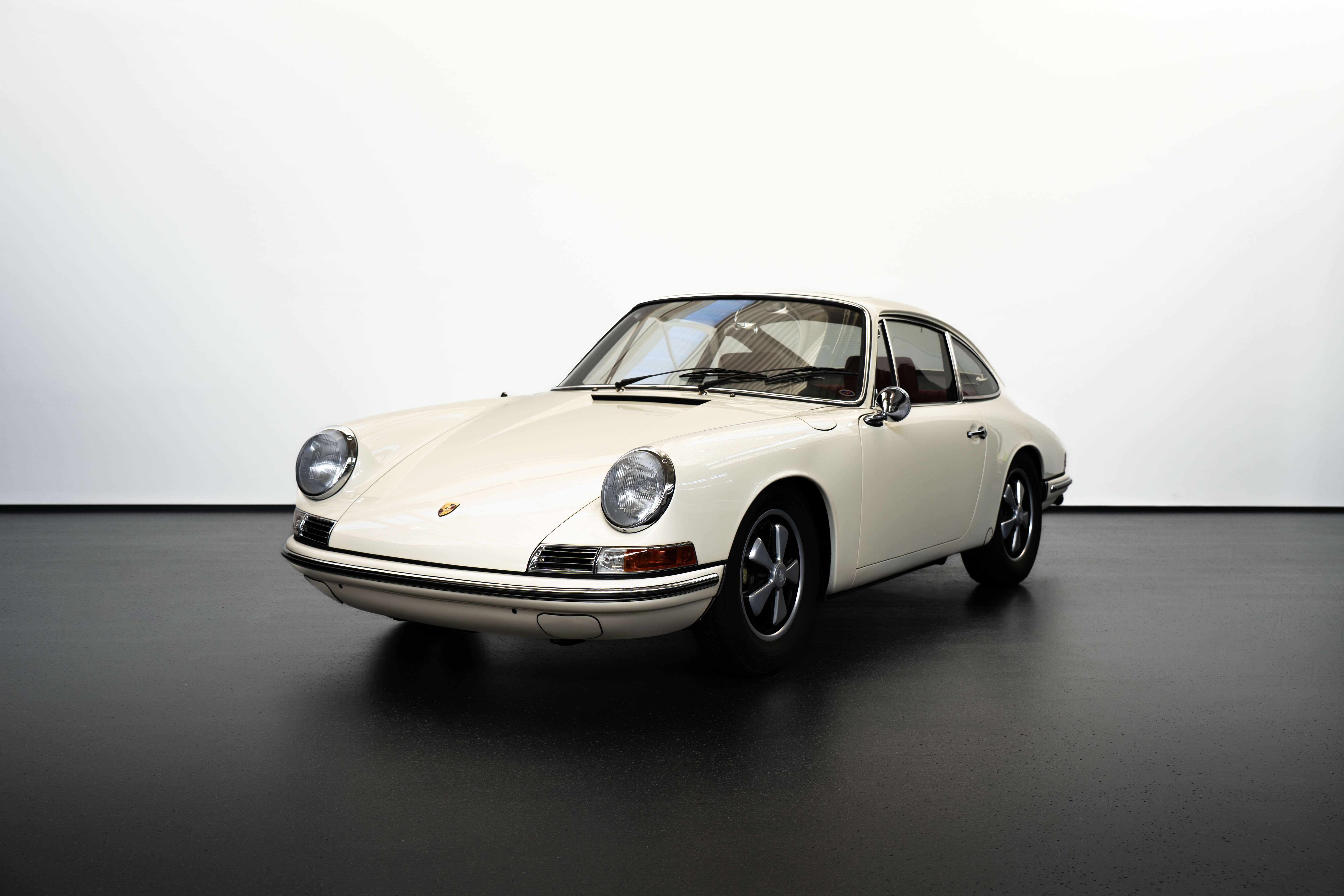 Porsche 911 F-Model 2.0S Coupe