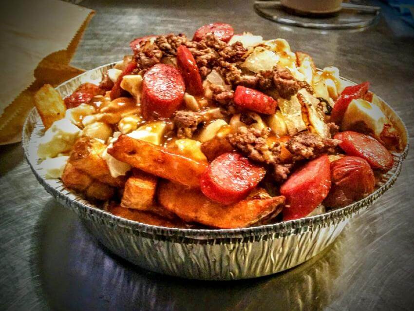 A photograph of poutine.