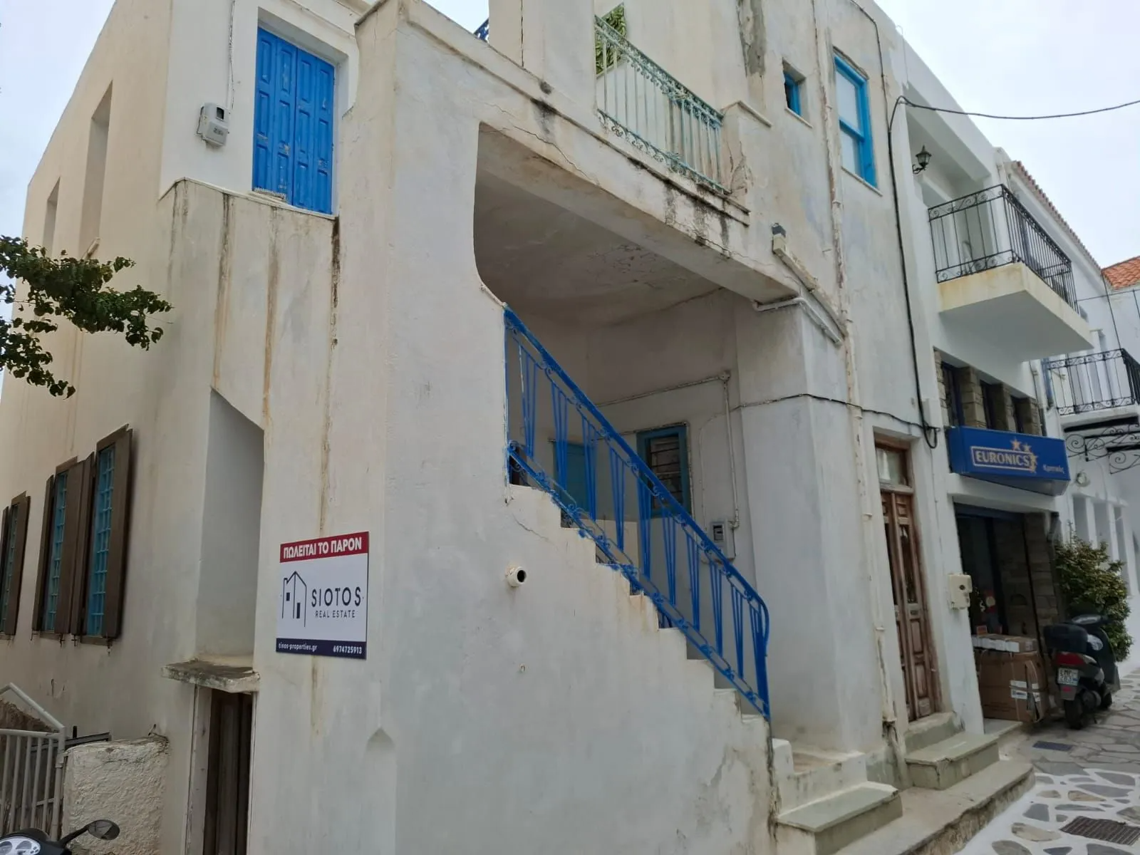 House in Tinos, Town