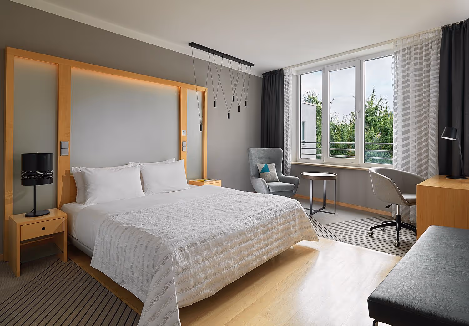 Modernes Hotelzimmer im Le Méridien Hamburg – Unterkunft für Teilnehmer des Business Vertrieb Event 2025.