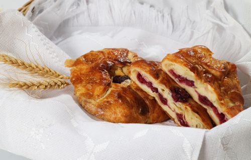 Plăcintă "Poale-n brâu" cu vișină