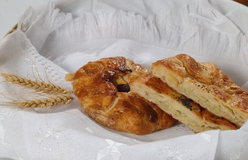 Plăcintă "Poale-n brâu" cu varză