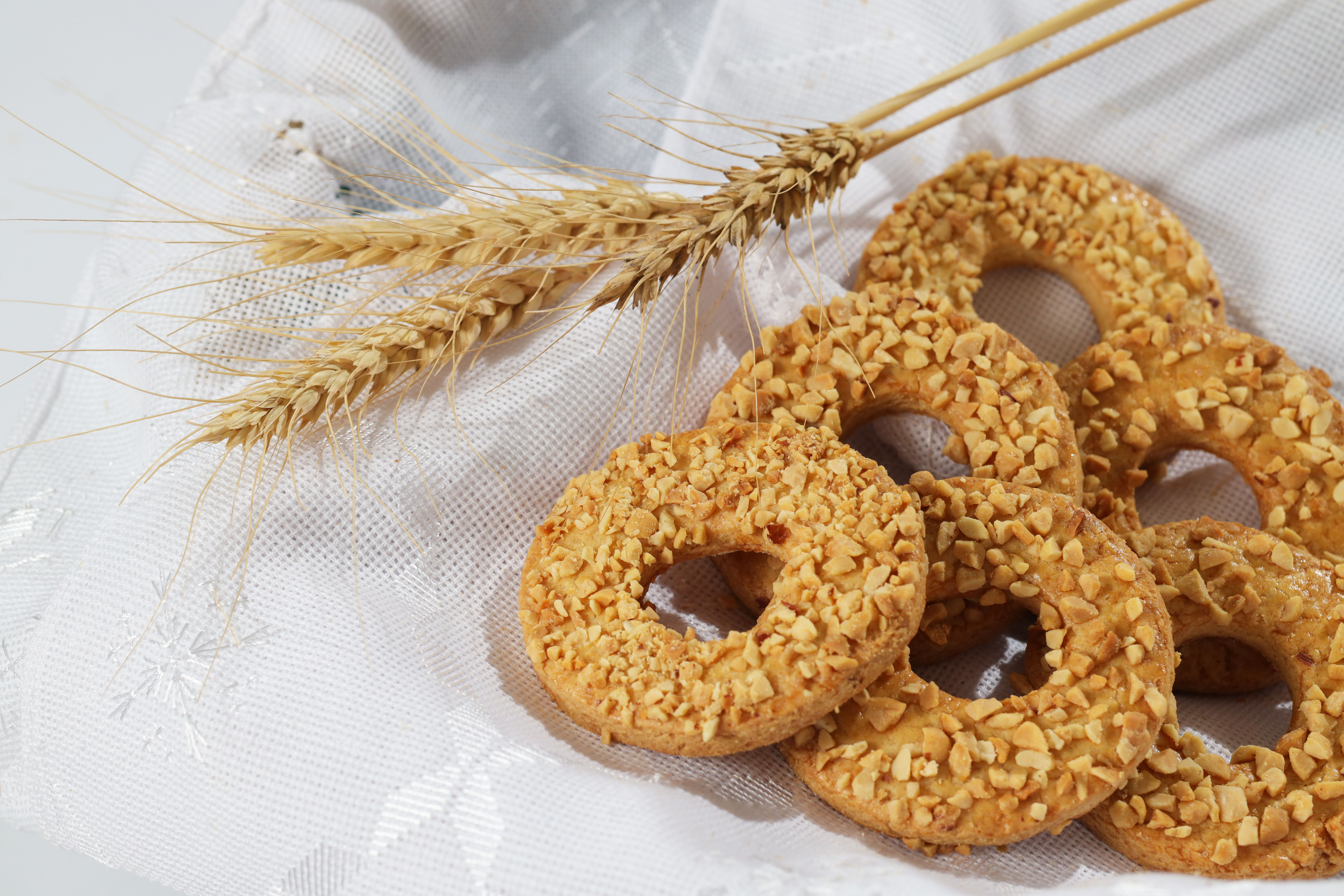 Biscuiți inelușe cu arahide