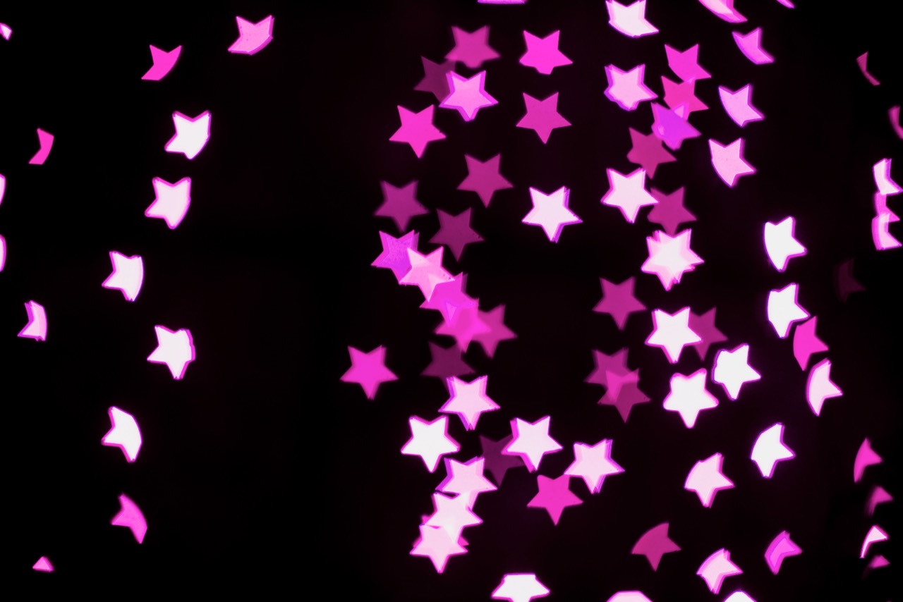 Ein Einkaufswagen auf einem Laptop Onlineshopping