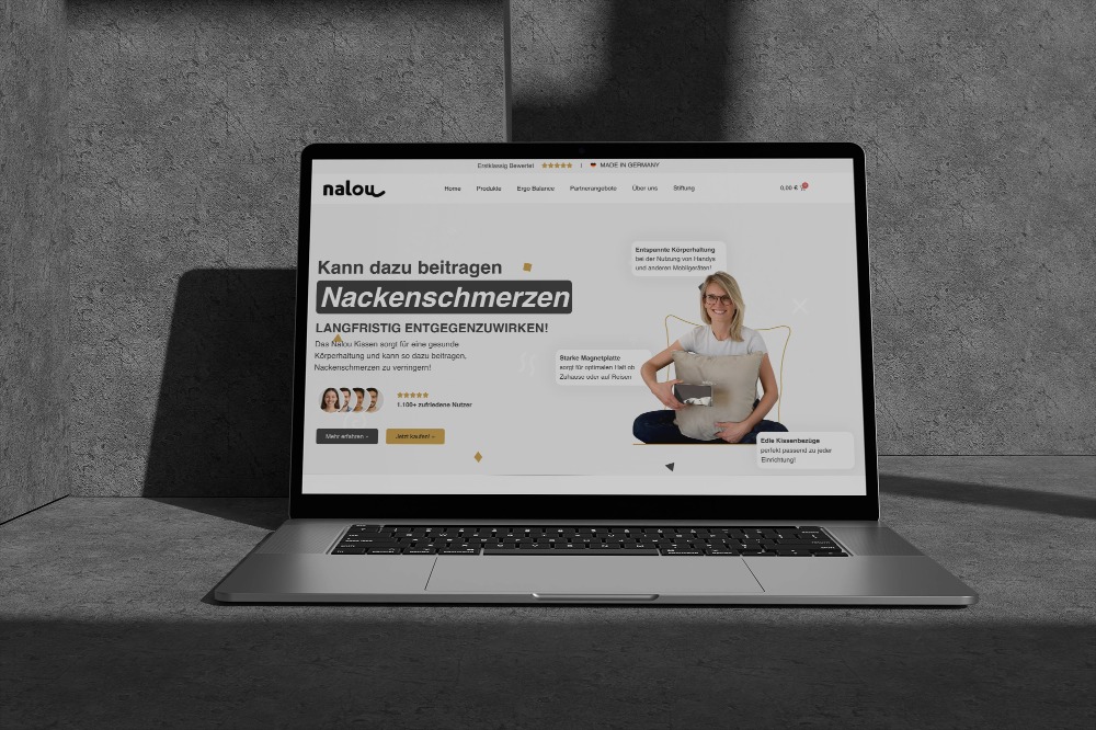 Laptop mit der Startseite des Nalou Onlineshops zum Thema Nackenschmerzen