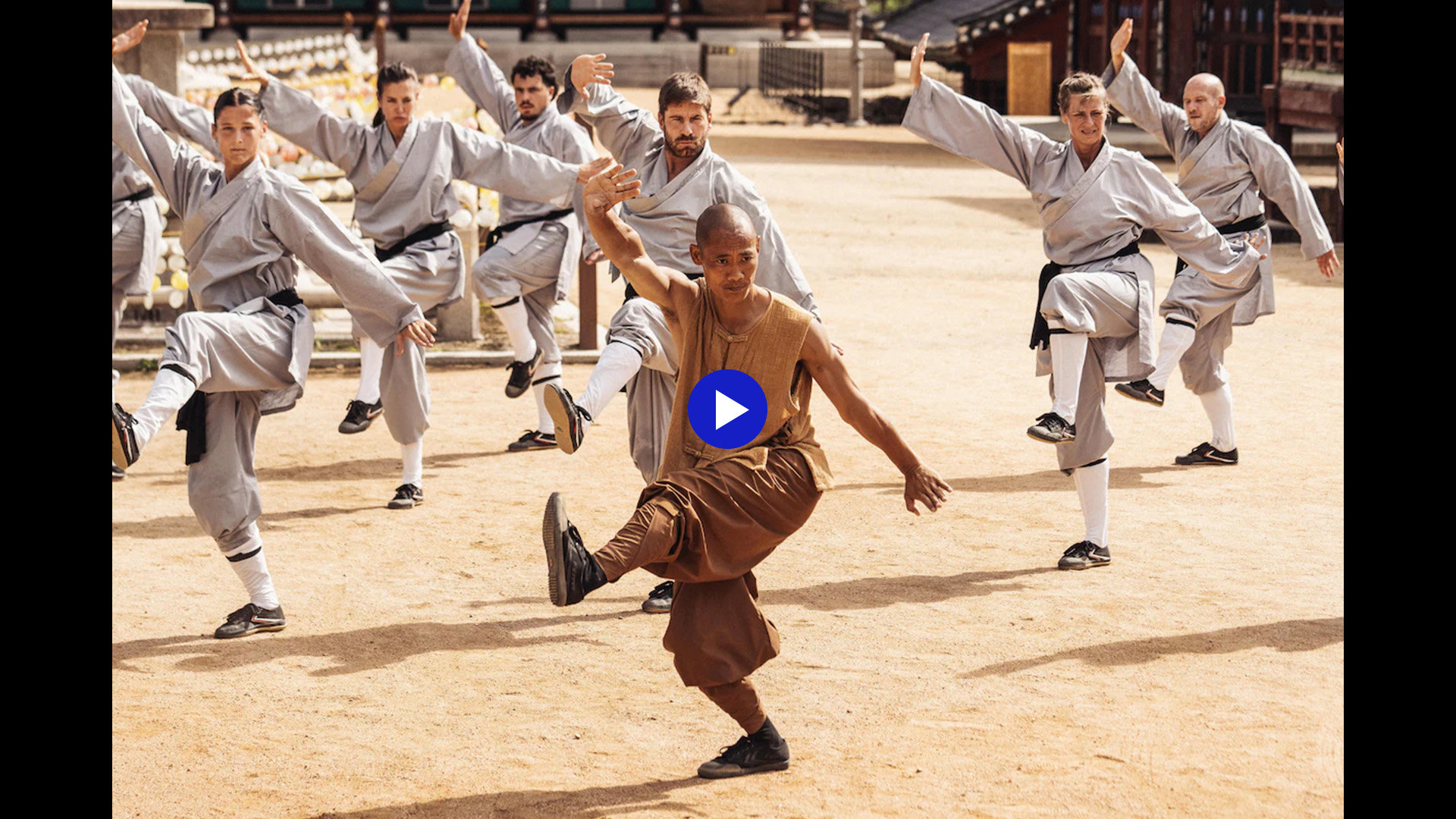 Heng Yi가 사람들에게 쿵푸를 가르치고 있는 모습 | Heng Yi teaching kung fu to people
