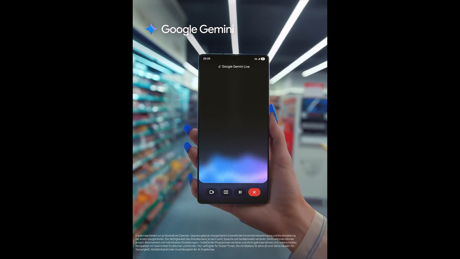 편의점 안, 갤럭시 S25 울트라 화면 위로 보이는 제미나이 인터페이스 / Inside a convenience store, Gemini interface displayed on a Galaxy S25 Ultra screen