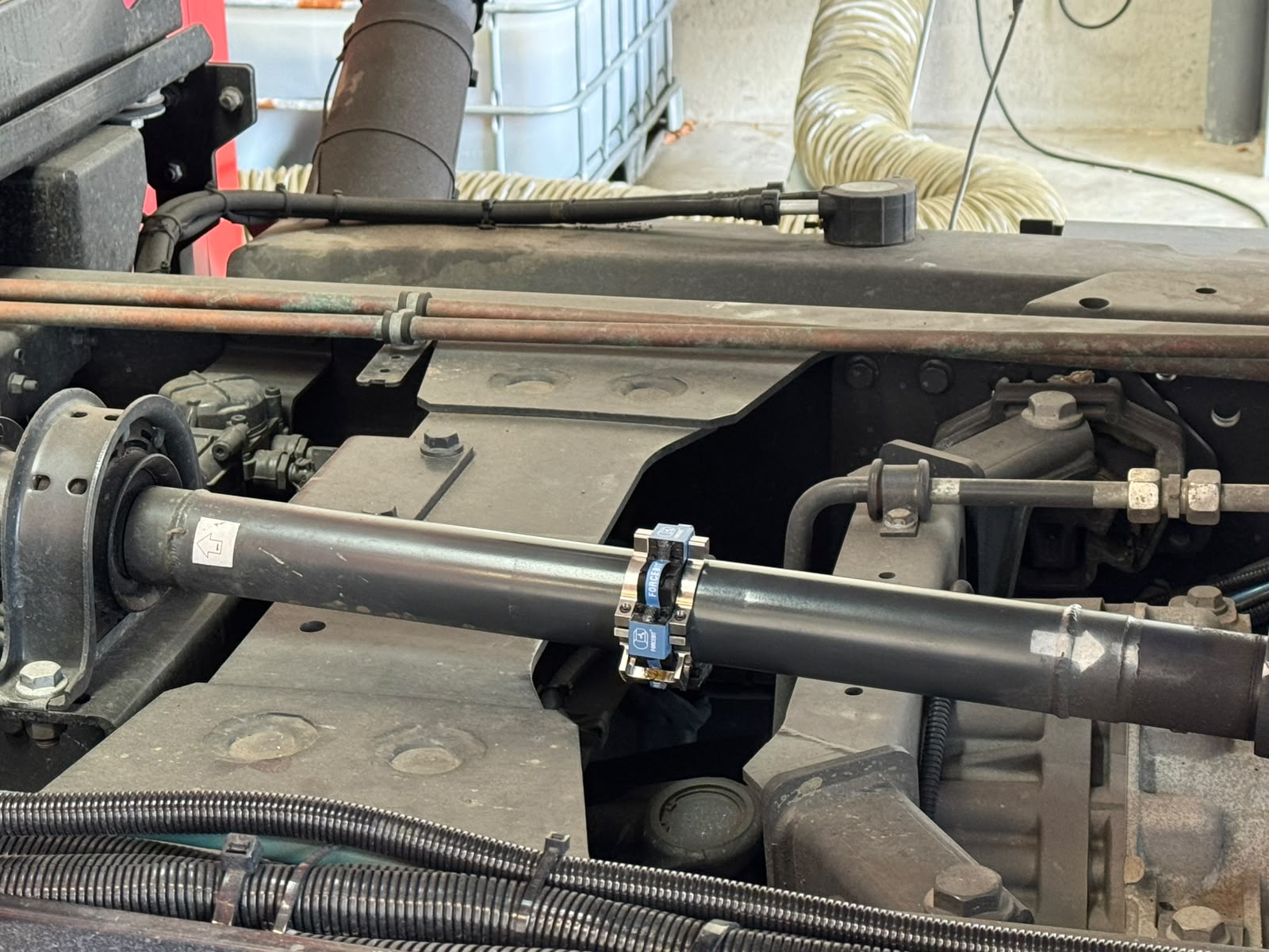 Wireless Torque sensor mounted on a cardan shaft measuring PTO power transmission during a fast drivetrain validation campaign
