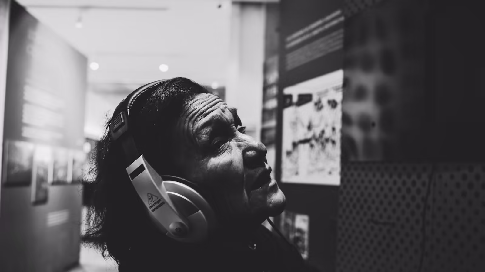 Una exposición diseñada con soportes táctiles y audio integrados