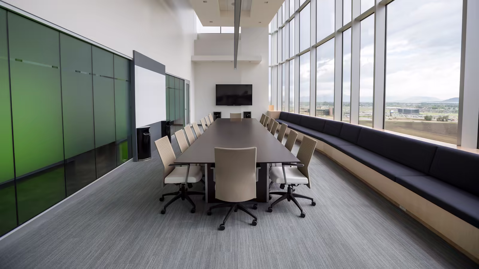A glass collaboration room where the spaces remain clearly separated