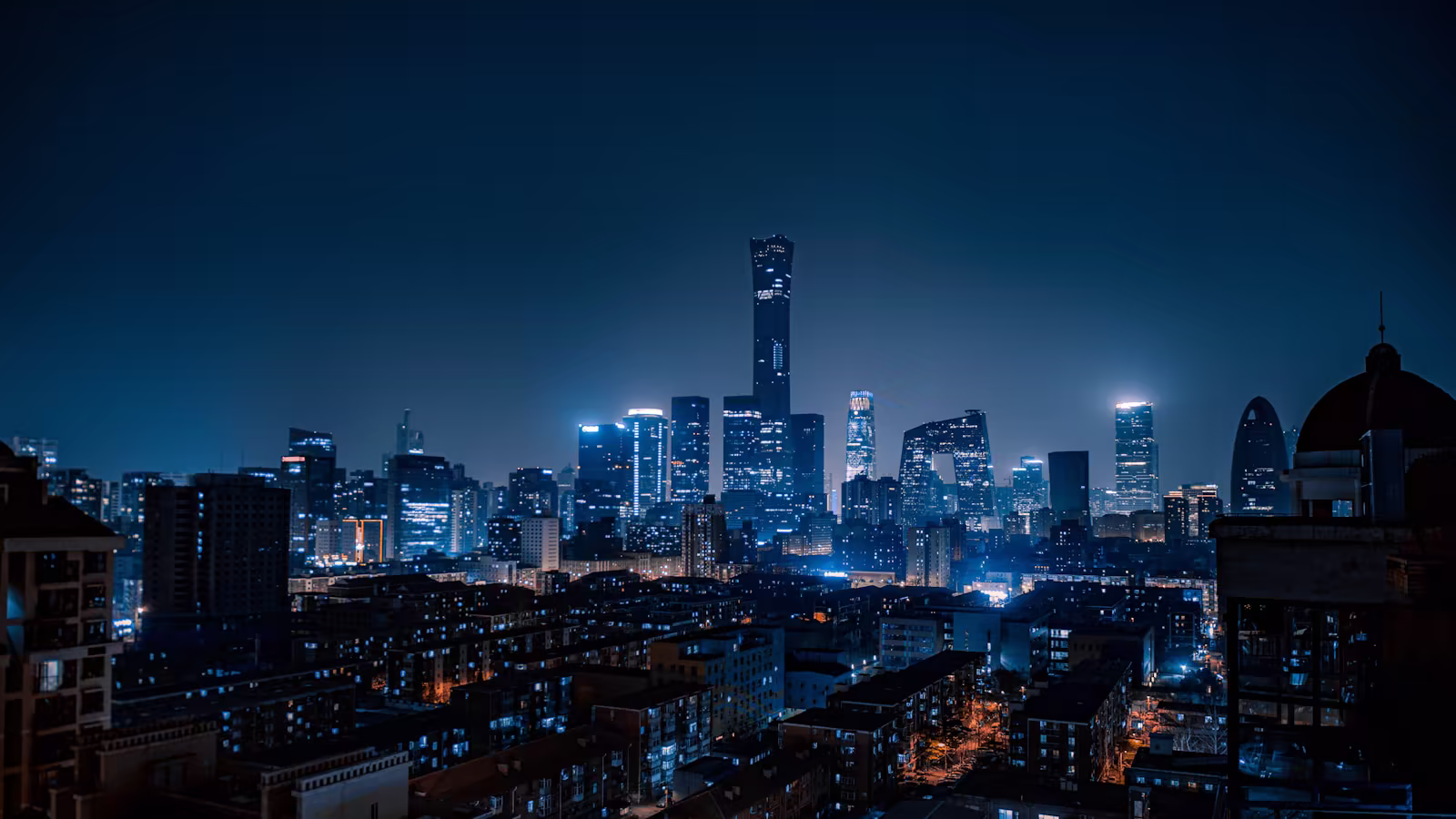 A night watch station dominating several luminous fluxes