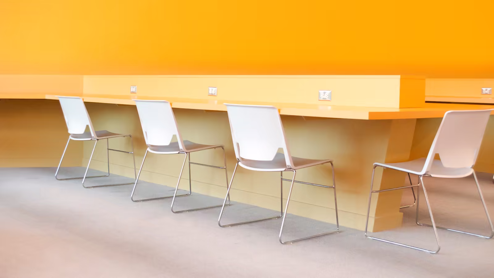 Two reception courses compared according to their level of qualification