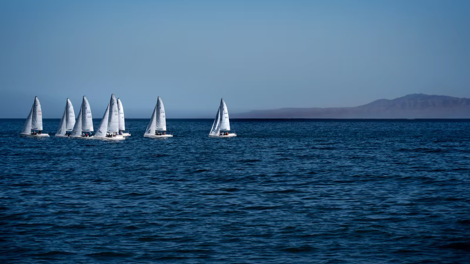 A fleet sailing together while keeping controlled distances