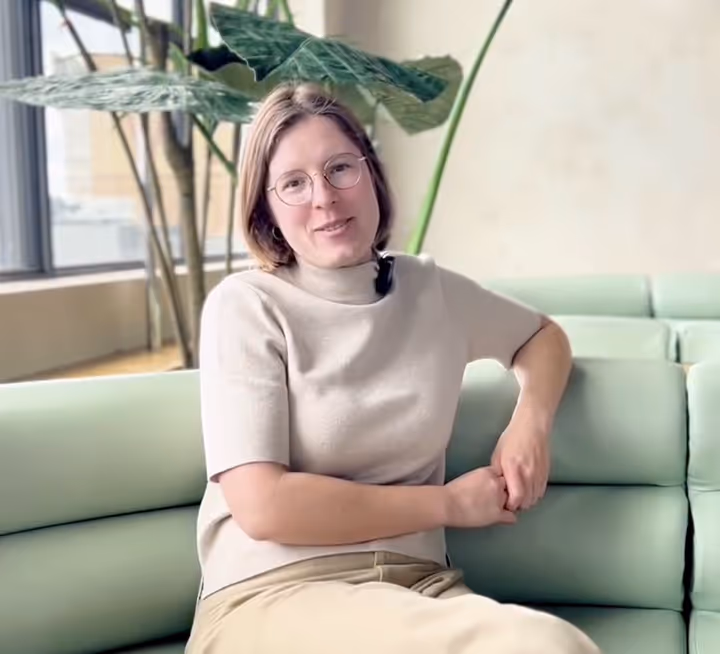 Headshot Dr. Charlotte Deltour