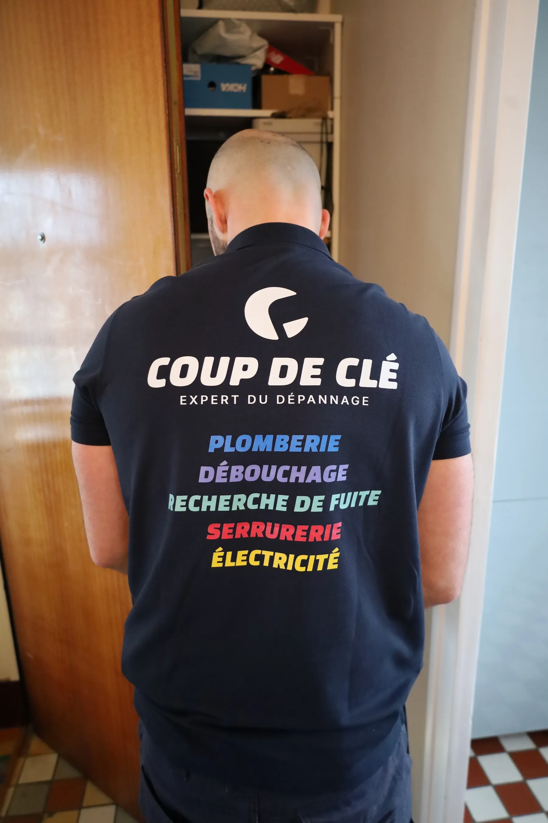 Technicien serrurier Coup de clé en intervention à Bordeaux.