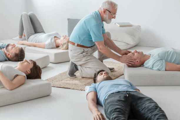Séance de yoga en entreprise animée par un professeur diplômé, dans les locaux d'une entreprise en Île-de-France
