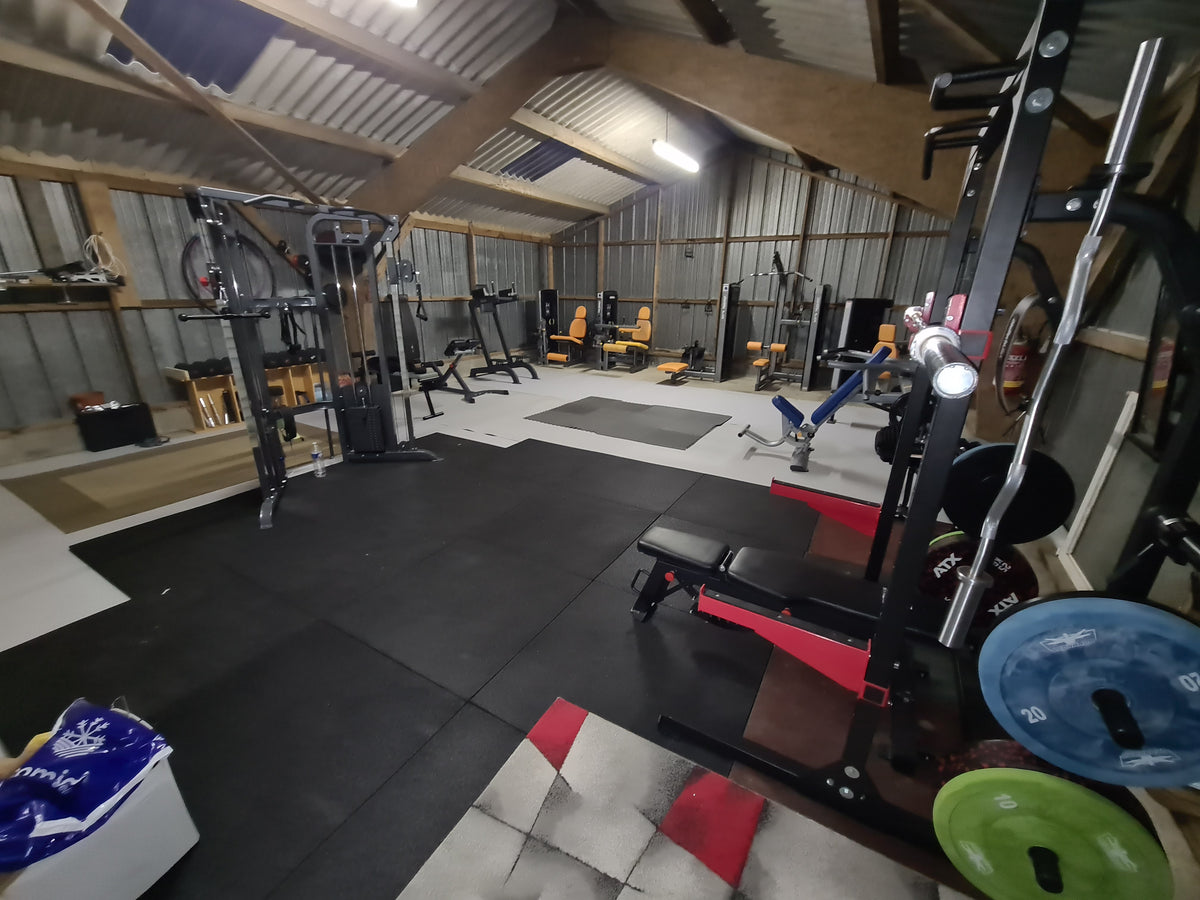 Salle de sport de 90 m² installée par RAKK à Versailles